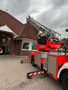 Bönningstedt: Dachteile drohen zu fallen